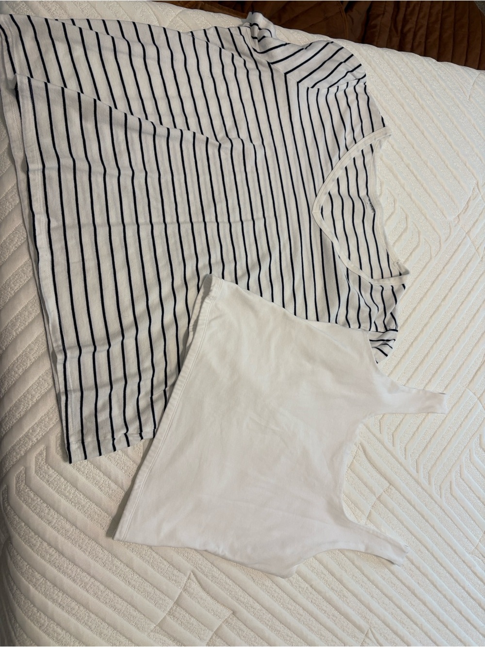 Old Navy L White Tank & XL Navy Striped Short Sleeve Tee